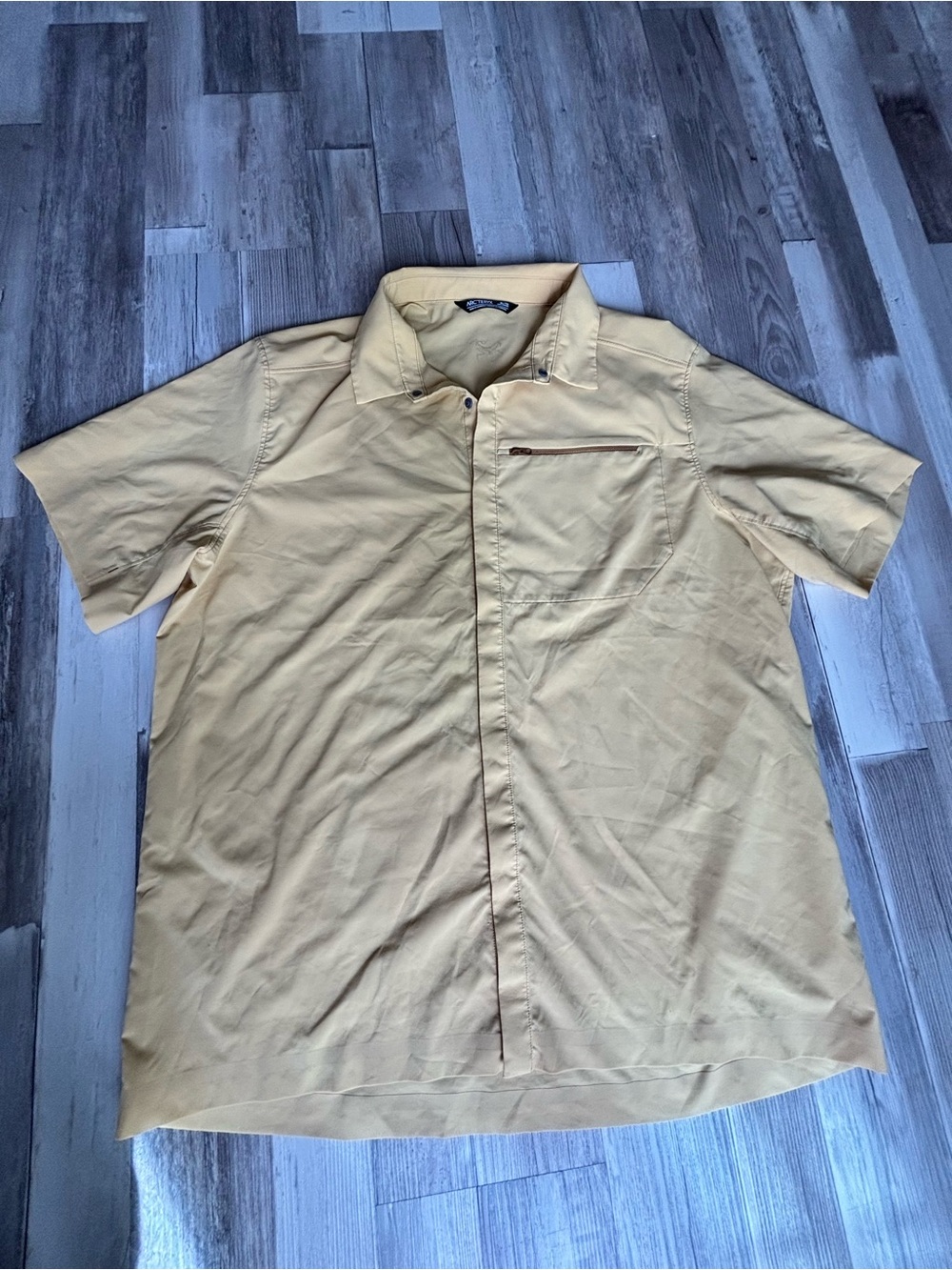 Arc'teryx Men's Short Sleeve Button-Down Shirt in Light Yellow